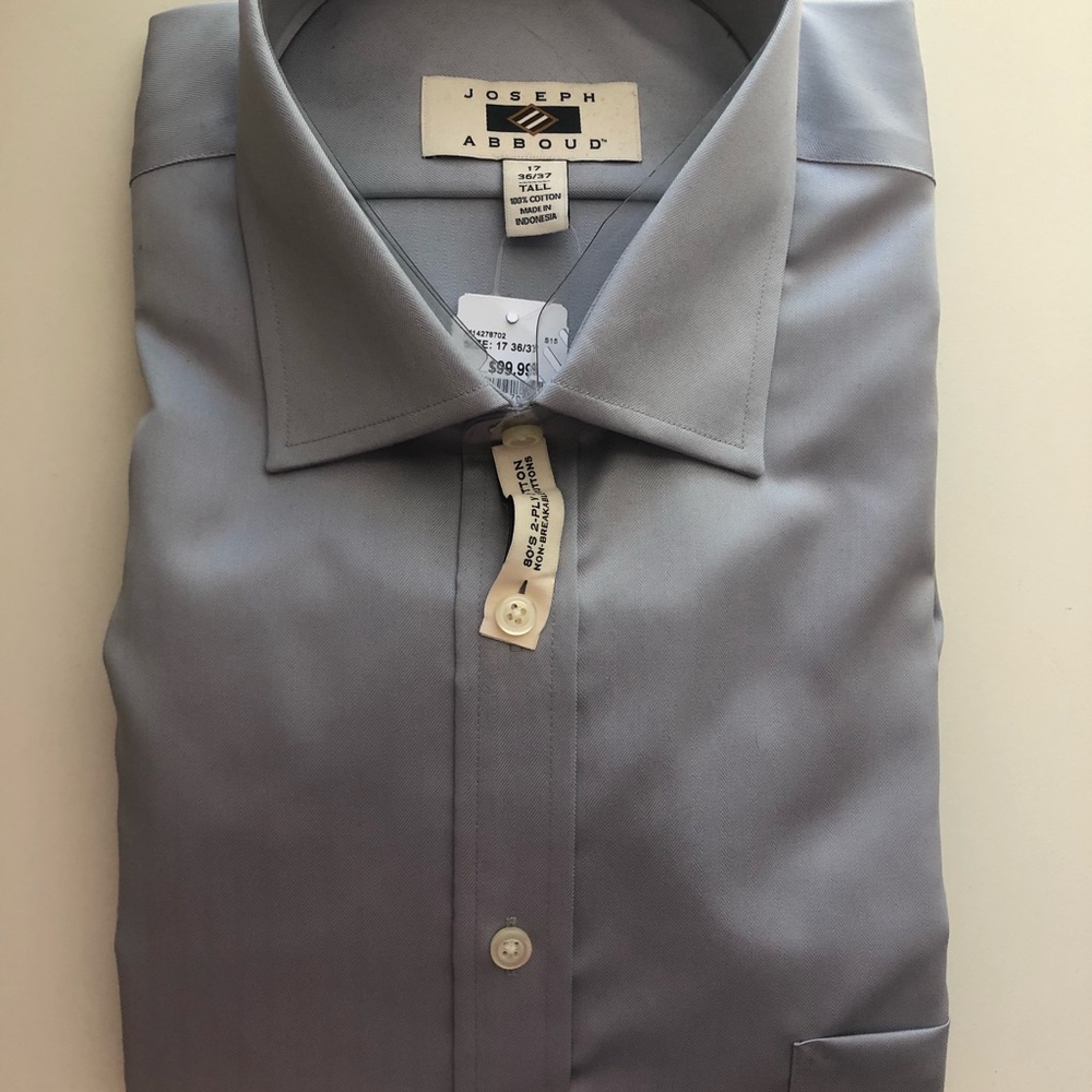 Long sleeve men’s gray button down shirt